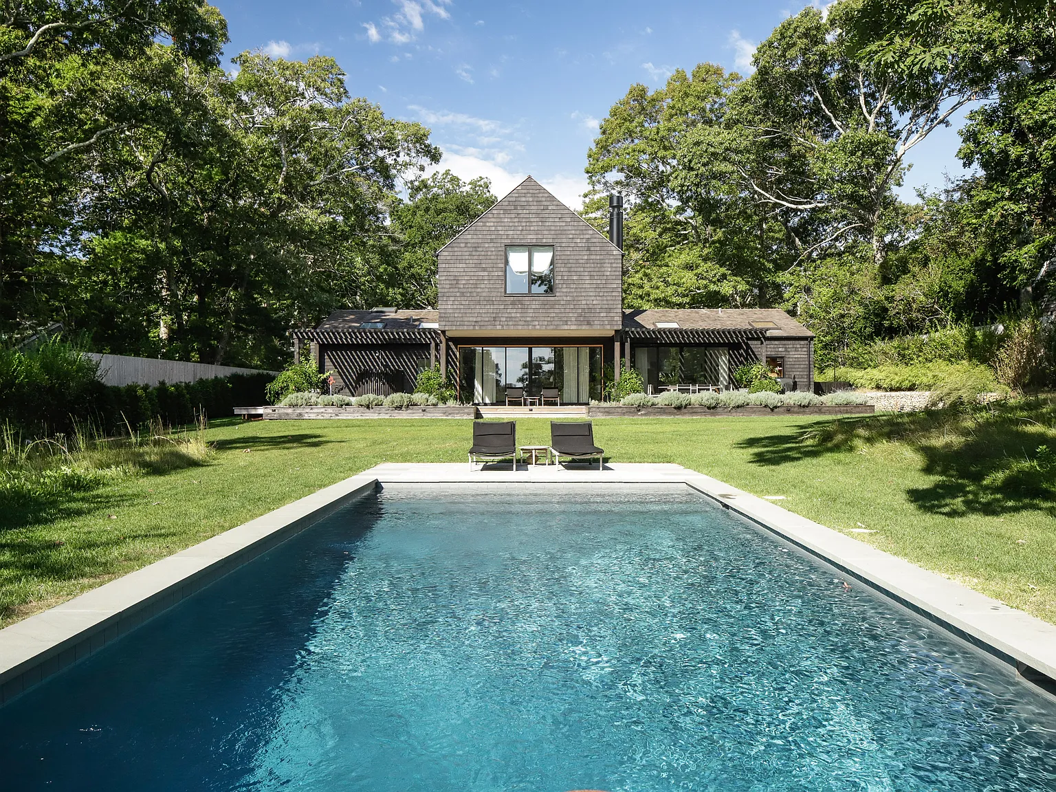 Scandinavian boathouse style meets Long Island Barn in Springs — Photo 1