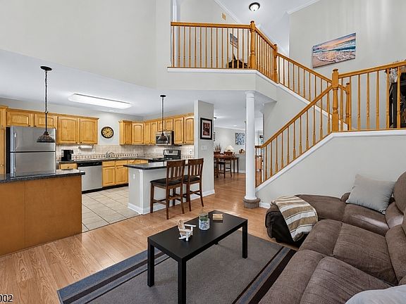 5th image of 22 Pond Hollow Dr