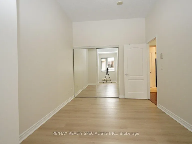 330 Princess Royal Dr #320 — Photo 15