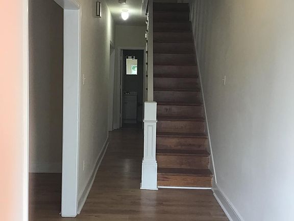 4th image of 1727 Bainbridge St