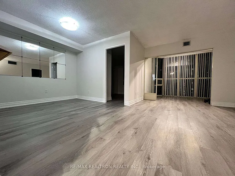 285 Enfield Pl #1412 — Photo 3