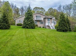 W3519 Oakwood Dr, Lake Geneva, WI 53147