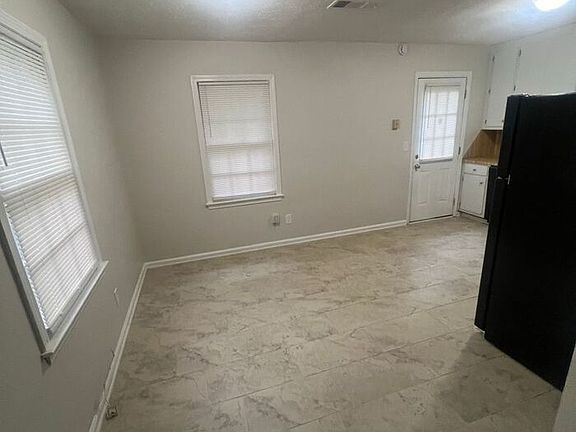 4th image of 416 Waterbury Dr