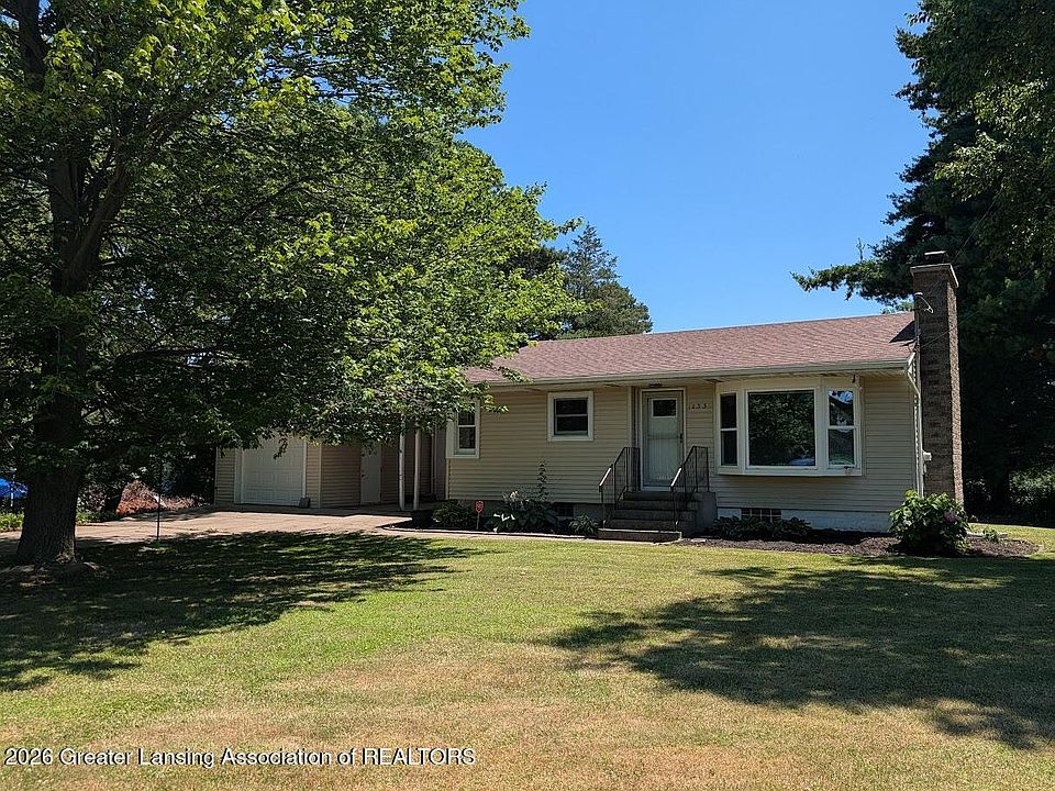1st image of 1033 W Round Lake Rd