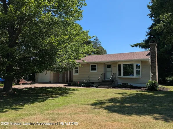 1033 W Round Lake Rd, Dewitt, MI 48820