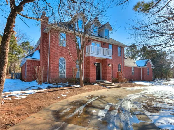 16 Greenmore Dr, Edmond, OK 73034