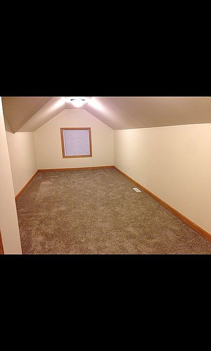 1st image of 410 15th Ave S