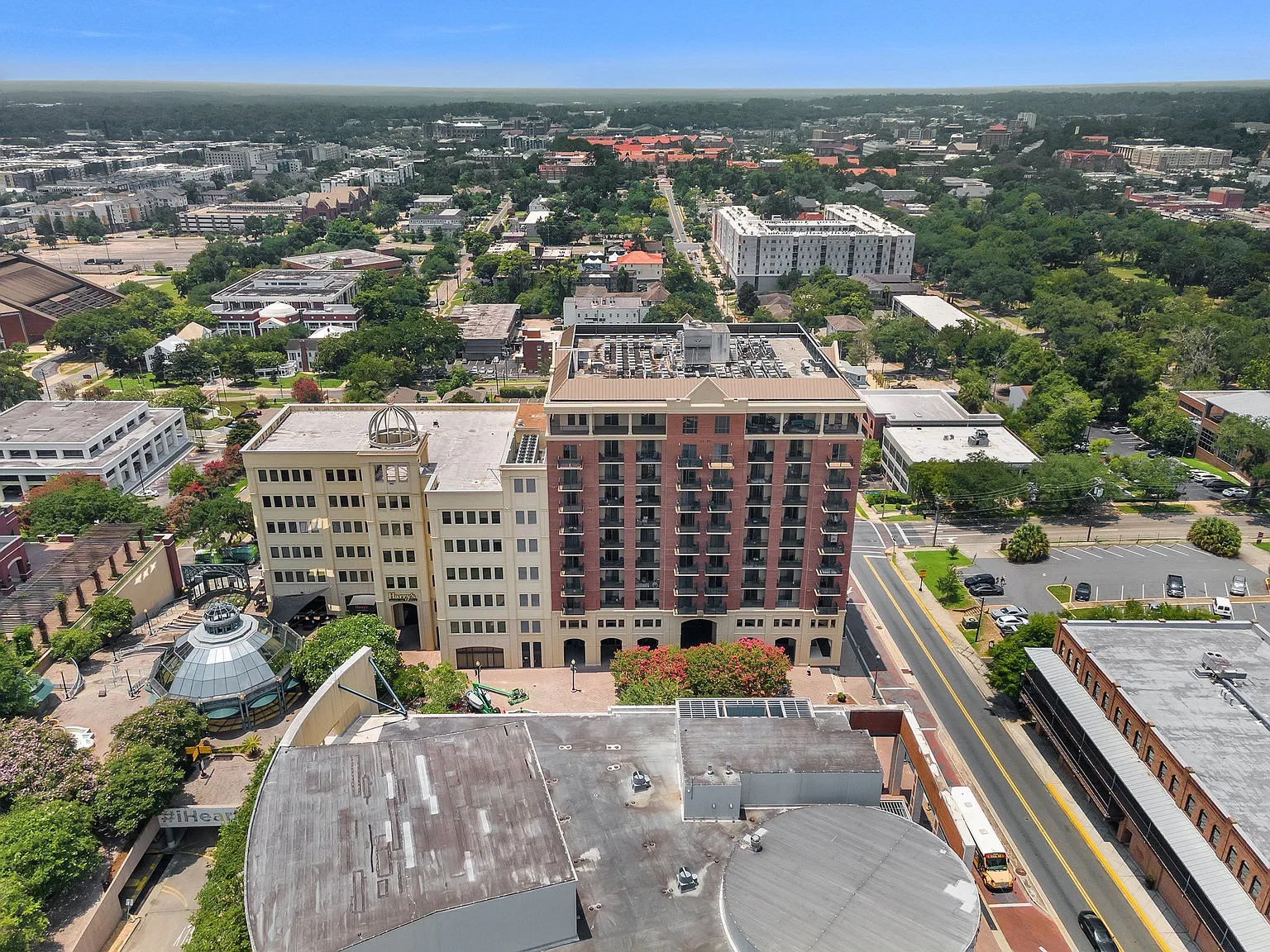 215 W College Ave — Photo 3