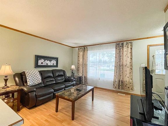 5th image of 104 SE Hill Dr