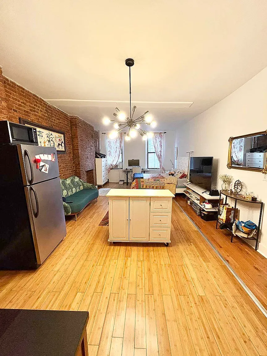 189 Bedford Avenue — Photo 4