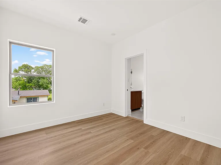 7422 Maxroy St — Photo 30
