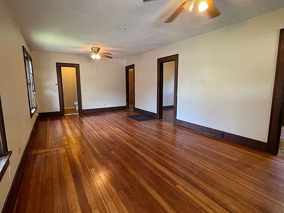 3rd image of 1413 Center St