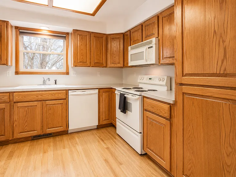 601 Moose Ct — Photo 4