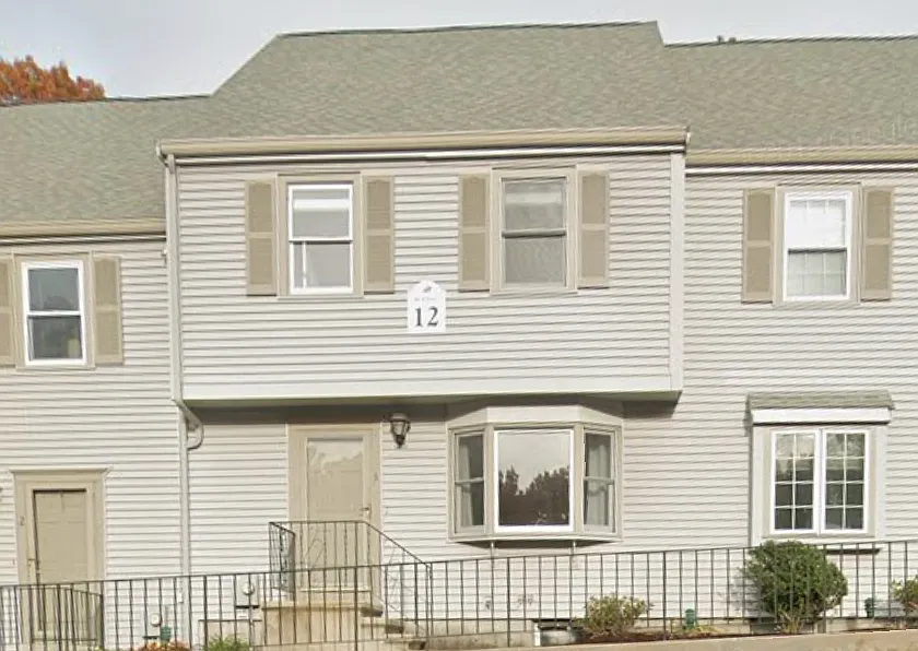 3 bed, 1.5 bath, 1975 sqft, $3,200 — Photo 1