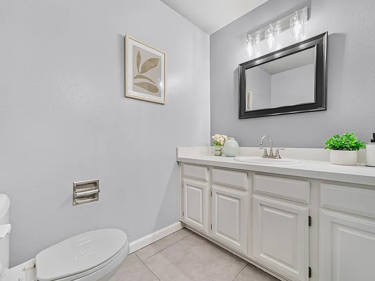 856 Lakeshore Dr — Photo 15