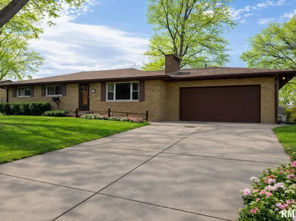 604 S Elm St, Washington, IL 61571