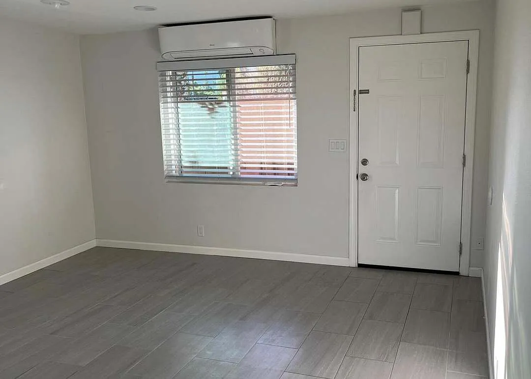 Building Photo - 508 Desert View Dr #5