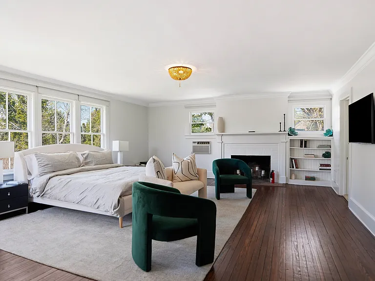 579 Hill St — Photo 18
