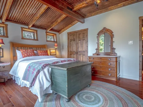 60 Twining Rd, Taos Ski Valley, NM 87525
