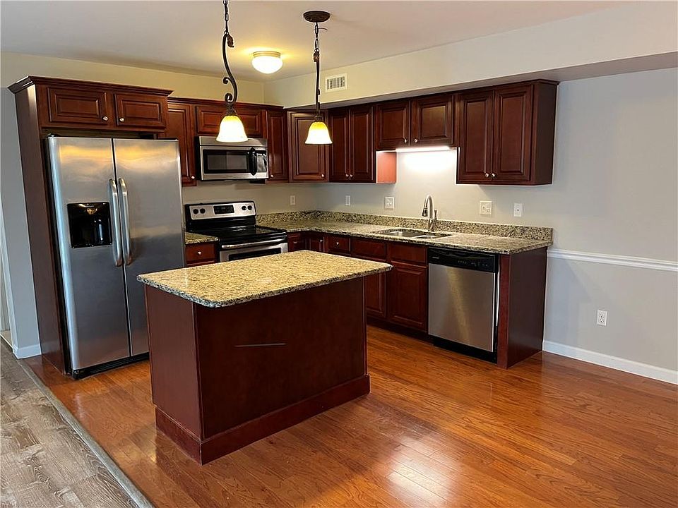 2 Gray Coach Ln Cranston RI Zillow