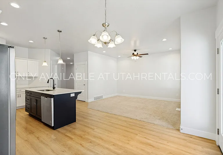 4237 W 2010 N — Photo 8