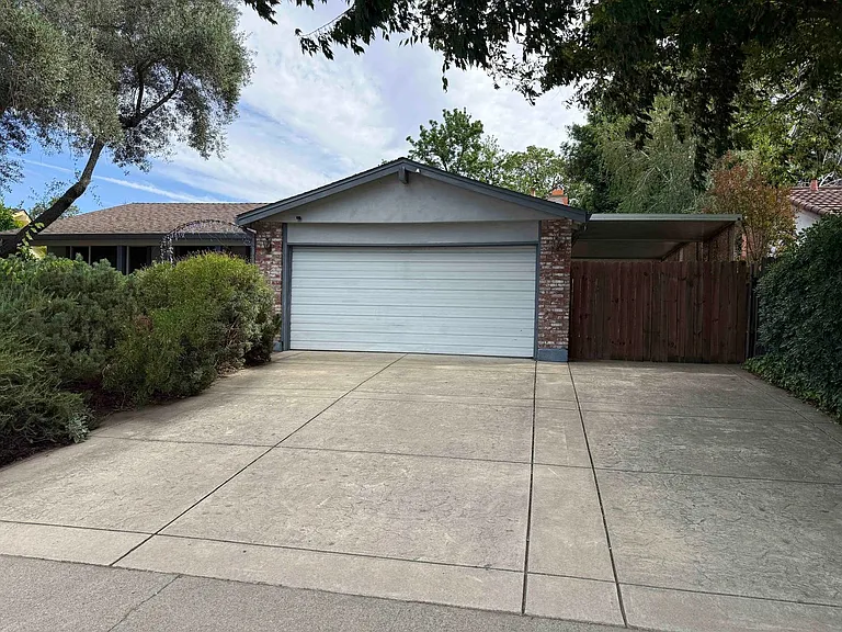 153 Waterglen Cir — Photo 2