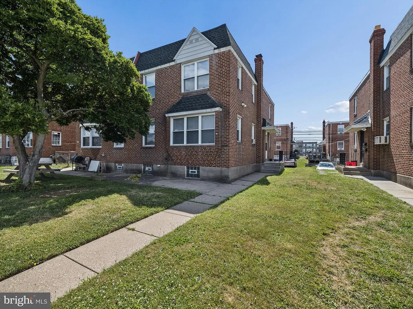 2 bed, 860 sqft, $1,400 — Photo 1