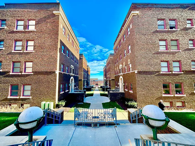 Drake Court — Photo 25