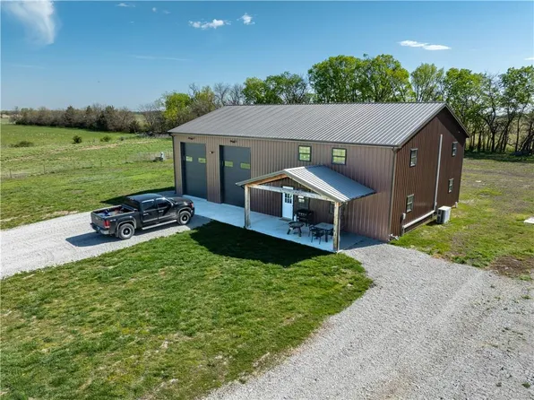 213 E 630th Ave, Girard, KS 66743