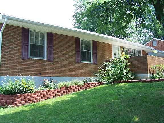 2nd image of 4626 Casper Dr NE