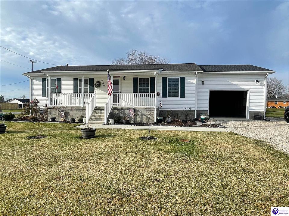1st image of 609 Bomar St