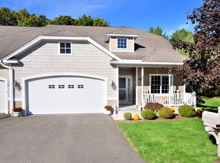 77 Hunt Glen Dr #77, Granby, CT 06035