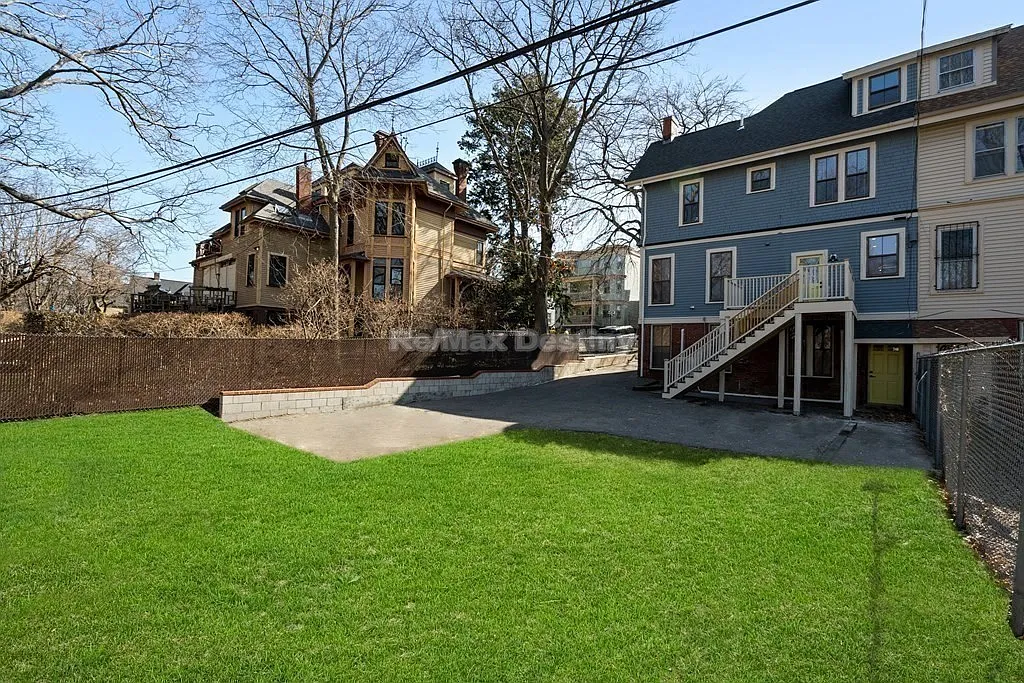 4 bed, 3.0 bath, 1992 sqft, $4,600 — Photo 3