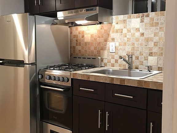 5th image of 2921 Colden Ave APT C