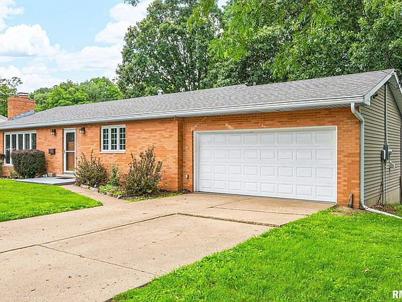 4th image of 1731 Saint Clair Dr