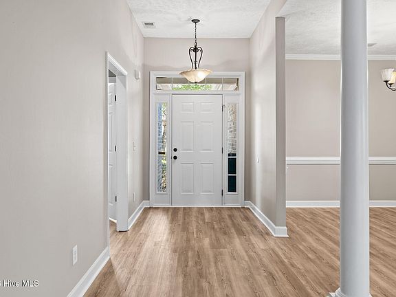 4th image of 10 Topsail Ct