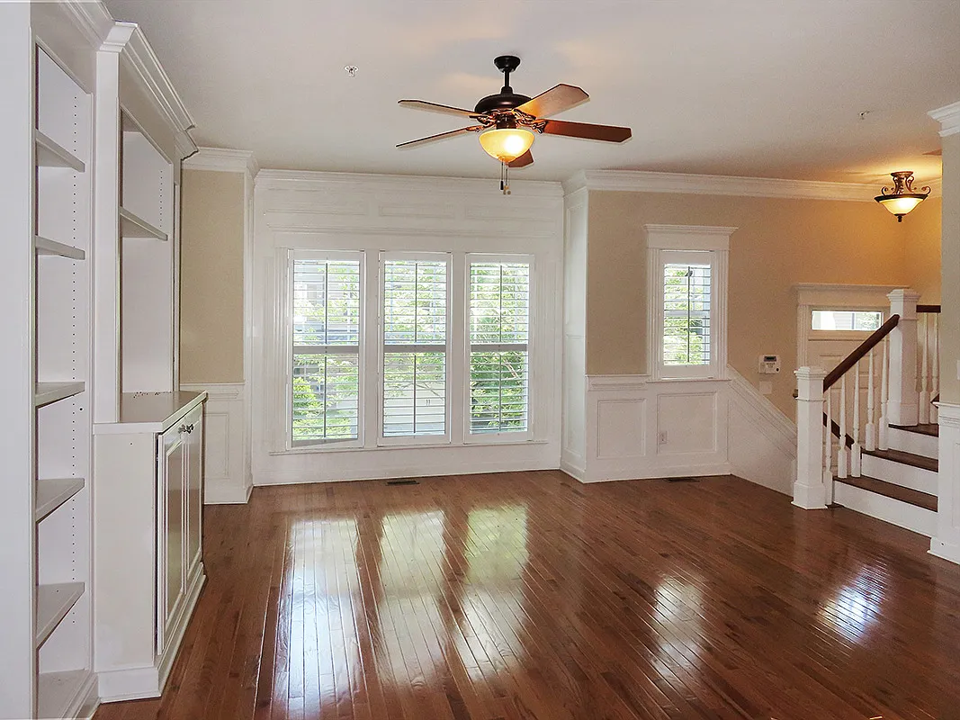 3 bed, 2.5 bath, 2285 sqft, $2,295 — Photo 3