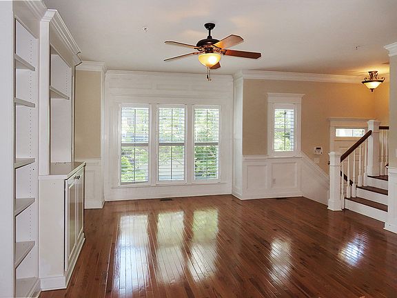 3rd image of 337 Rose Walk Ln