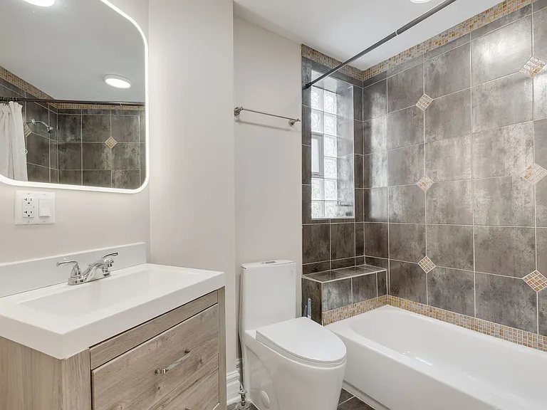 5014 S King Dr #2W — Photo 15