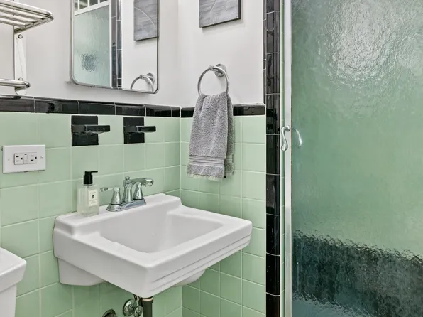 2727 Palisade Avenue image 11 of 18