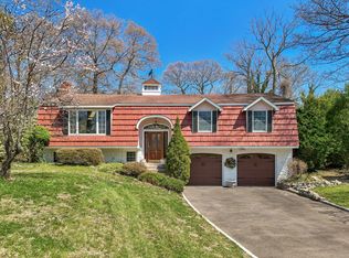 28 Greentree Ct, Northport, NY 11768