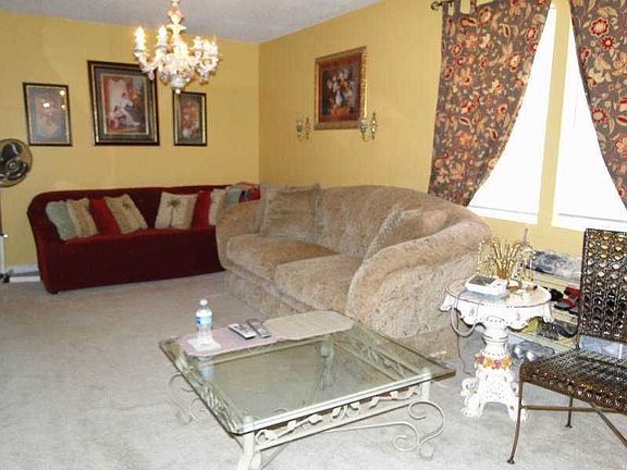 4th image of 414 Roosevelt Cir