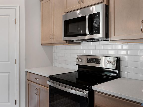 5th image of 208 Sunny Springs Ct