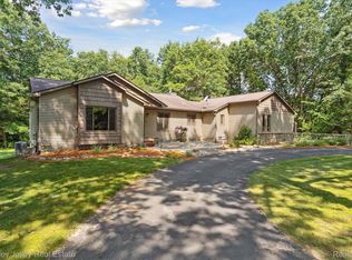 2580 Sandwedge Ln, Pinckney, MI 48169
