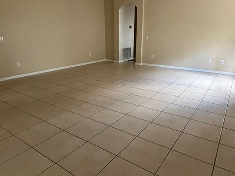 4330 Crosswhite Ct — Photo 9