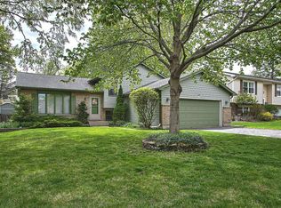204 W Rust Trl, Willow Springs, IL 60480