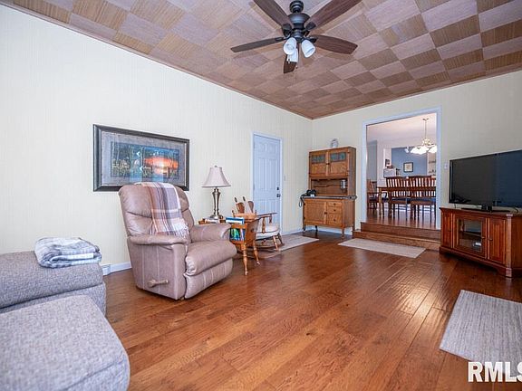 5th image of 5209 N Prospect Rd