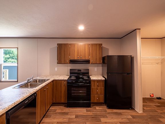 3rd image of 106 Little Stream Ln