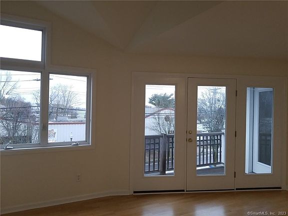 5th image of 3250 Fairfield Ave #327A