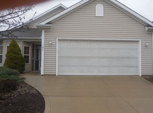105 Village Dr N, Seven Hills, OH 44131